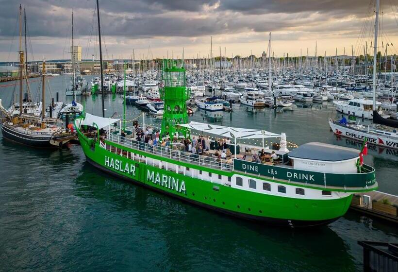 酒店 Rooms At Haslar Marina