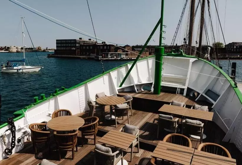 Hotelli Rooms At Haslar Marina