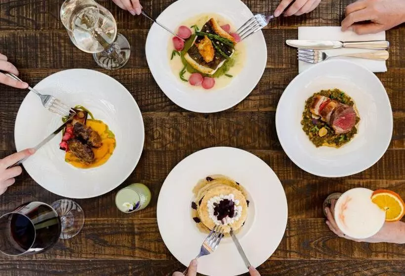 Hotelli Rooms At Haslar Marina