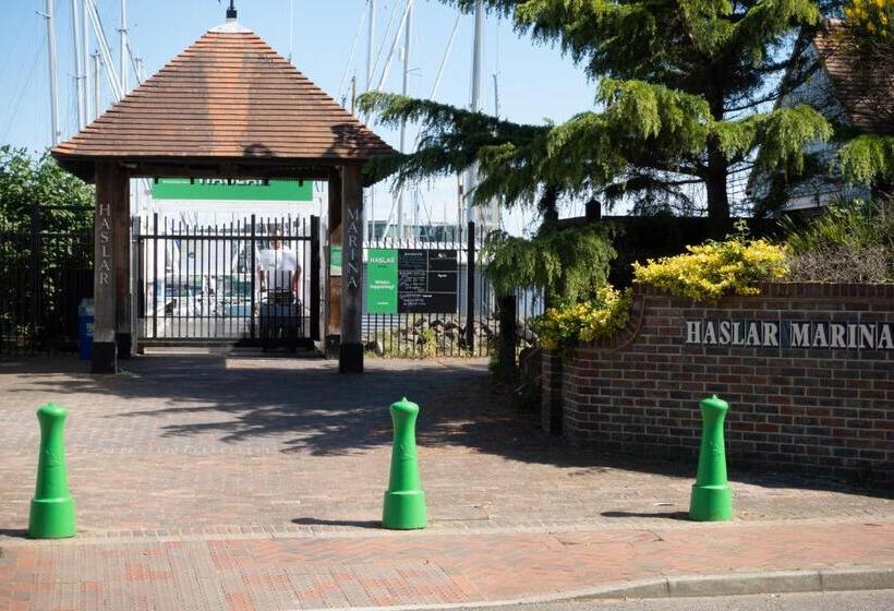 酒店 Rooms At Haslar Marina