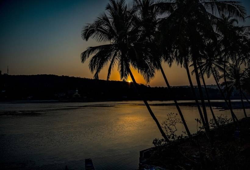 リゾートホテル Neemrana S Three Waters