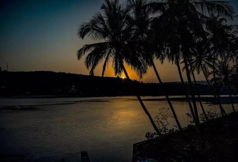 Lomakeskus Neemrana S Three Waters