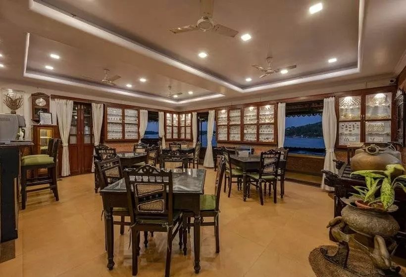 Lomakeskus Neemrana S Three Waters