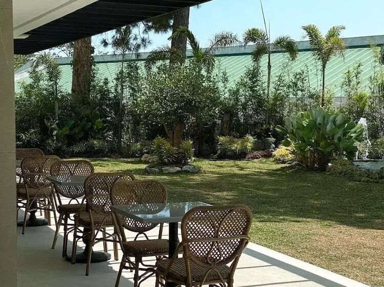 The Plaza Garden Hotel And Residences