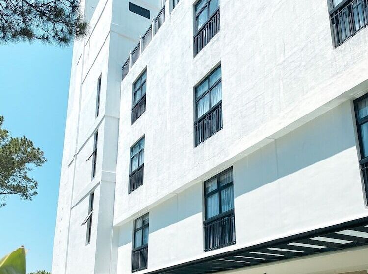 The Plaza Garden Hotel And Residences