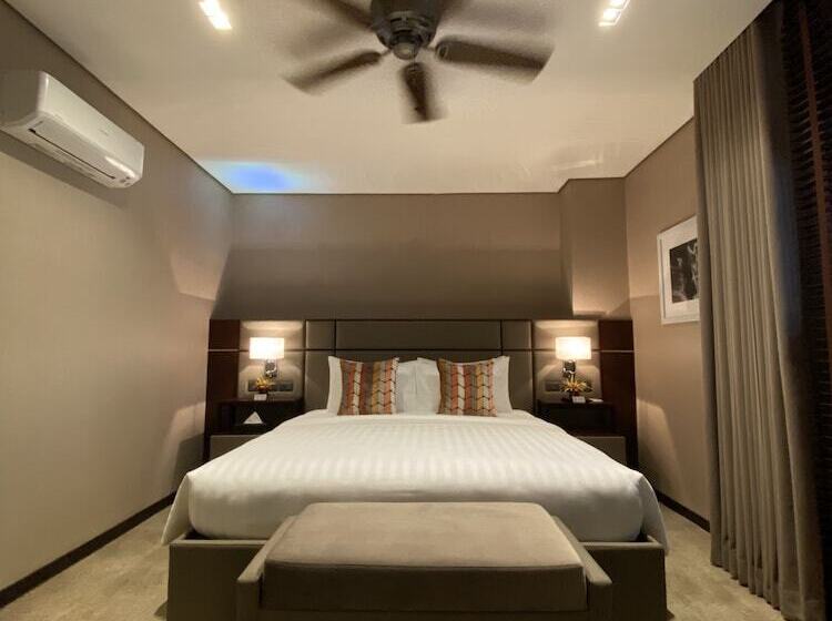 The Plaza Garden Hotel And Residences