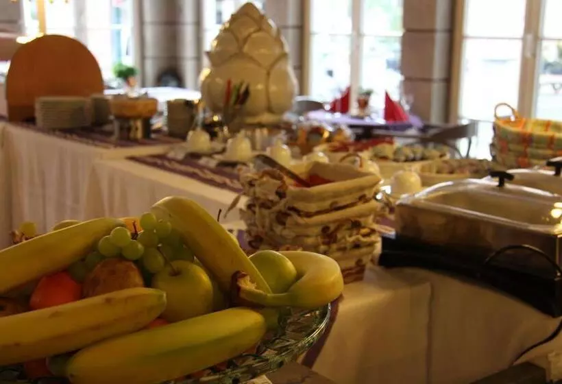 Hotelli Am Schloss Neuenstein