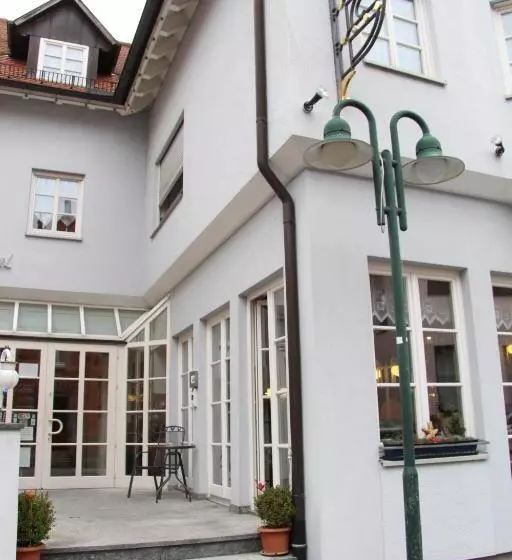 Hotelli Am Schloss Neuenstein