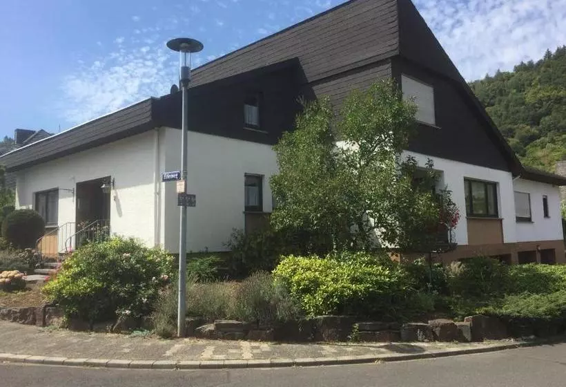 Hotelli Gästehaus Steuer