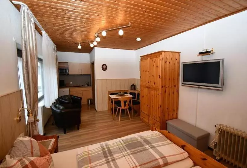 Hotelli Gästehaus Steuer