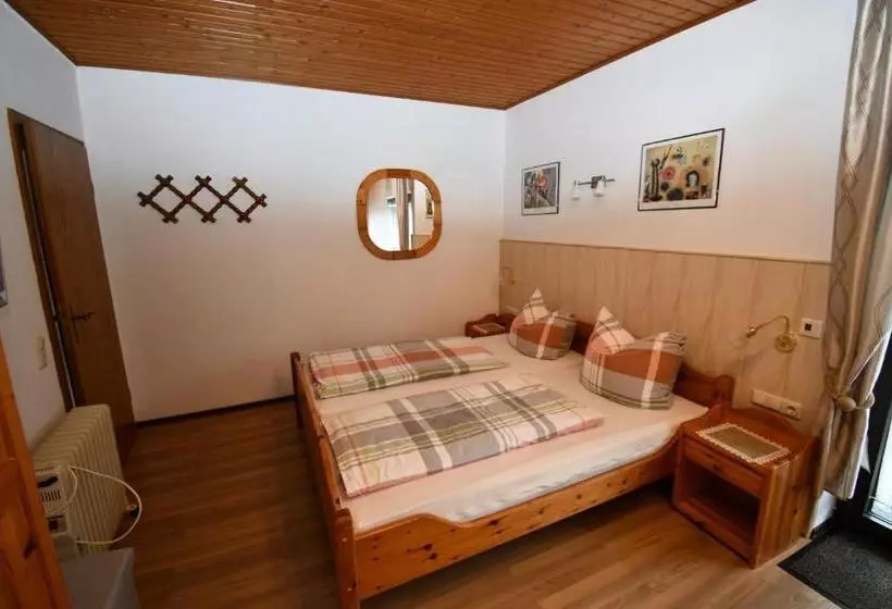 Hotelli Gästehaus Steuer