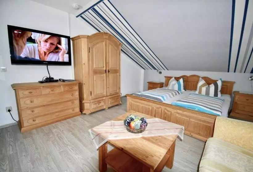 Hotelli Gästehaus Steuer