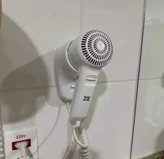 Apartamento No Tropical Executive Hotel Com Varanda, 1 Cama De Casal E 2 Camas De Solteiro