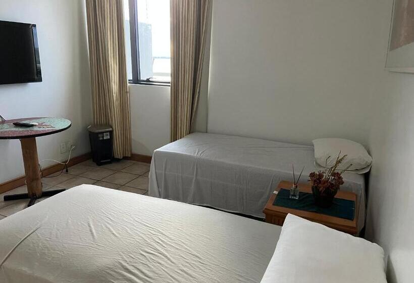 Apartamento No Tropical Executive Hotel Com Varanda, 1 Cama De Casal E 2 Camas De Solteiro