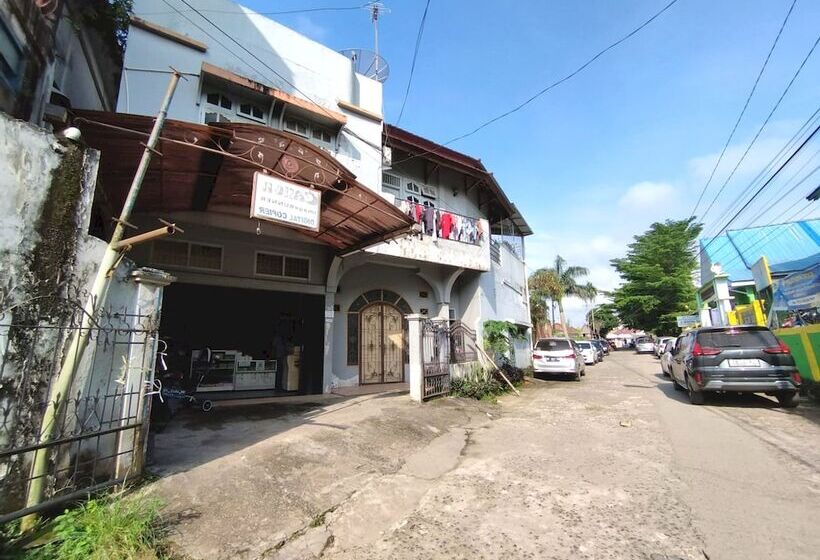 호텔 Oyo 92561 Excellent Kost