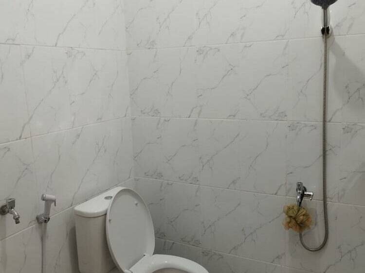 호텔 Oyo 92561 Excellent Kost