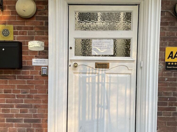 پانسیون Emerald Residence