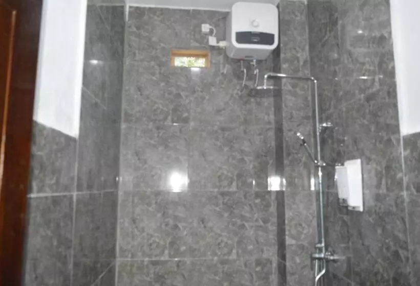 Majatalo Mahoni Guest House Labuan Bajo