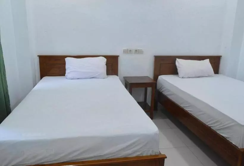 Majatalo Mahoni Guest House Labuan Bajo