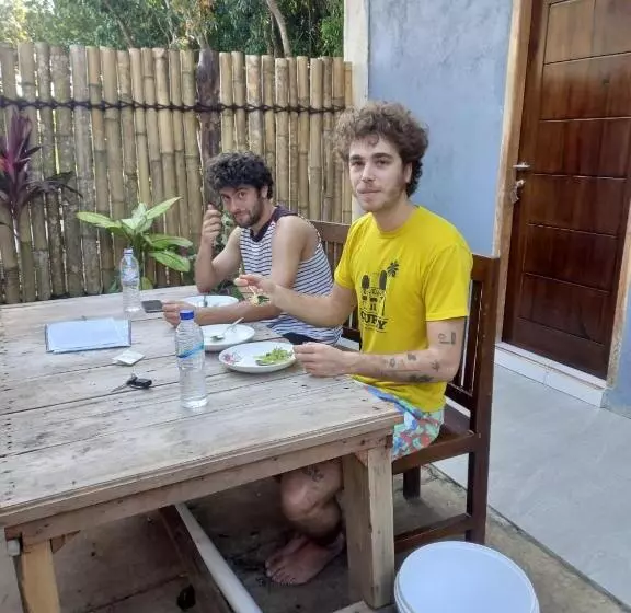 Majatalo Mahoni Guest House Labuan Bajo