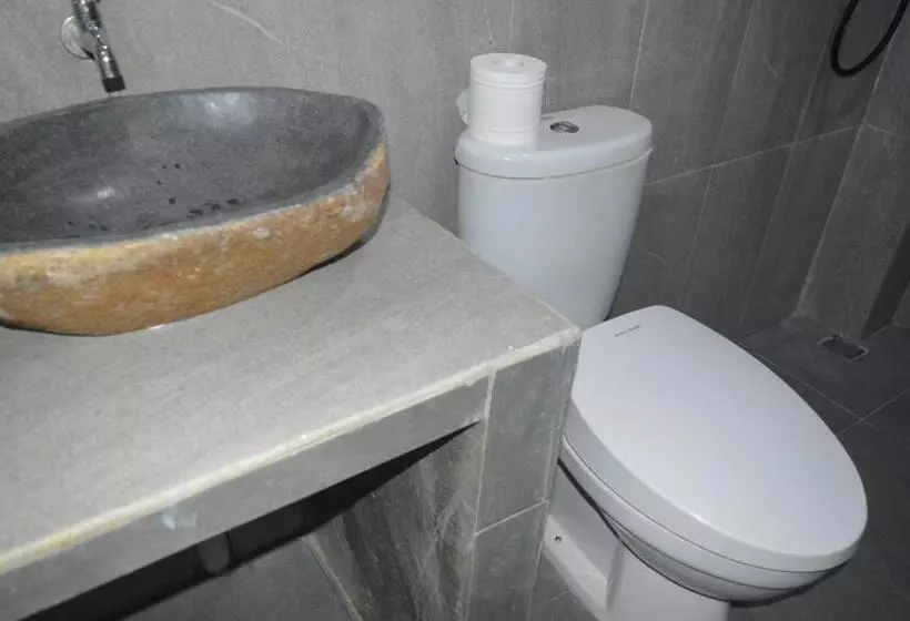 Majatalo Mahoni Guest House Labuan Bajo