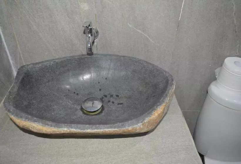 Majatalo Mahoni Guest House Labuan Bajo