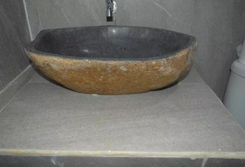 Majatalo Mahoni Guest House Labuan Bajo