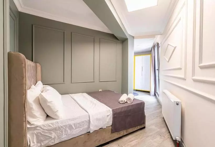 Royal Luxury Hotels Suites