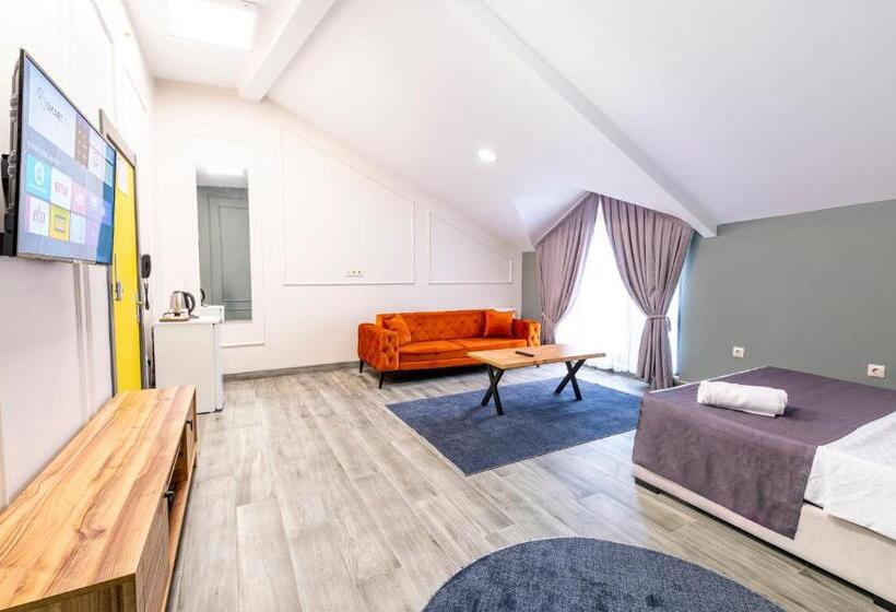 Royal Luxury Hotels Suites