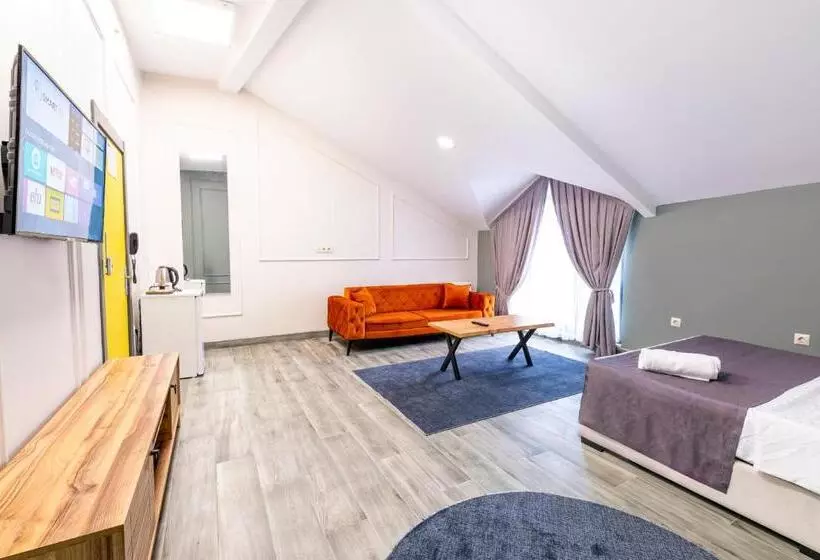 Royal Luxury Hotels Suites