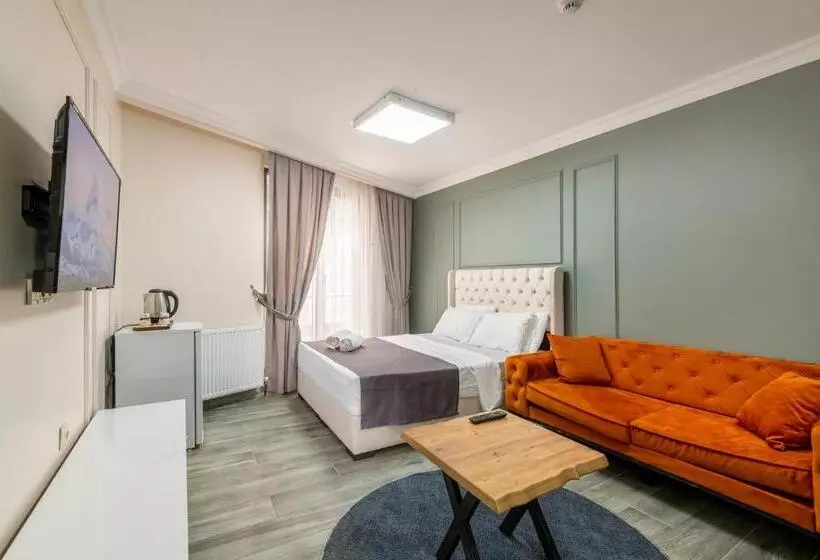 Royal Luxury Hotels Suites