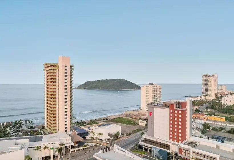 ホテル Fiesta Inn Mazatlán