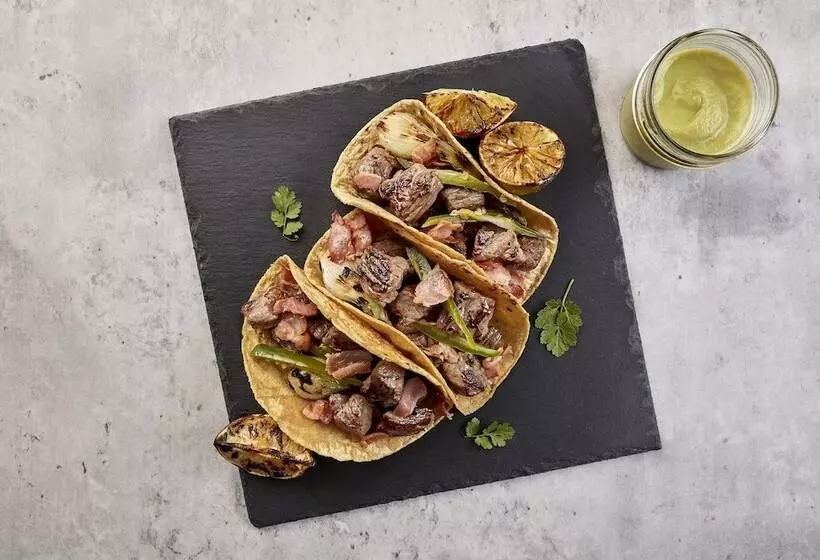 ホテル Fiesta Inn Mazatlán