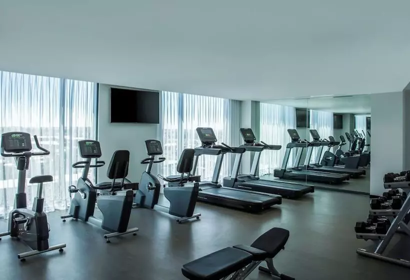 ホテル Fiesta Inn Mazatlán