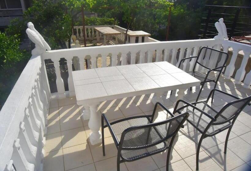 پانسیون Vila Monte