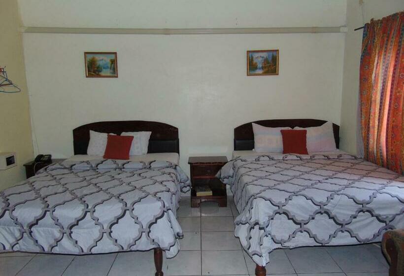 Tropical Vibe Hostel Kingston   Near Half Way Tree