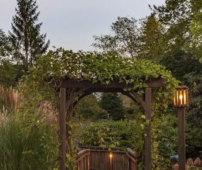 Retkeilymaja Azalea Garden Inn