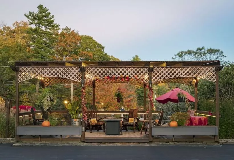 Retkeilymaja Azalea Garden Inn