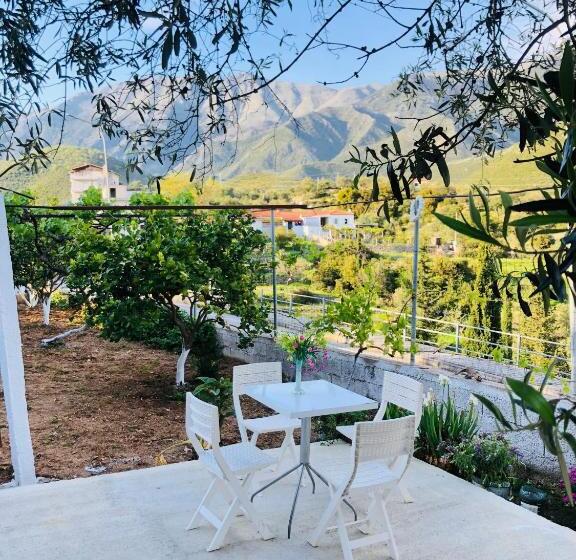 پانسیون Village Room