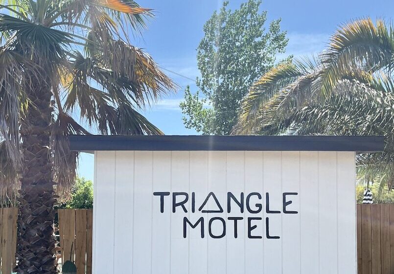 Triangle Motel