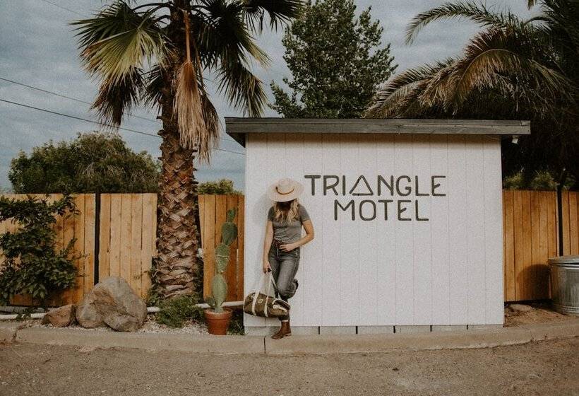 Triangle Motel