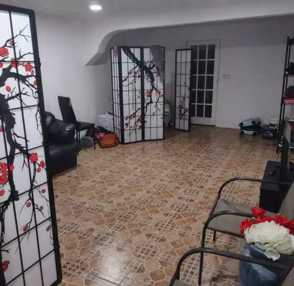 هاستل Omar S Place