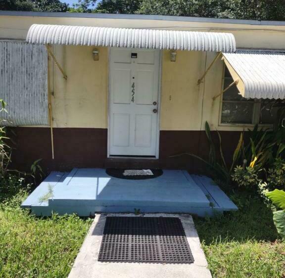 ユースホステル Omar S Place