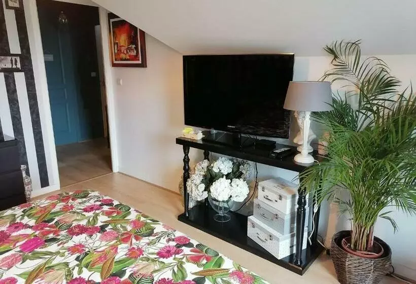 Aamiaismajoitus (B&B) Chez Hélène