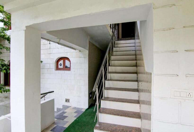 Fabhotel Mayra Grand