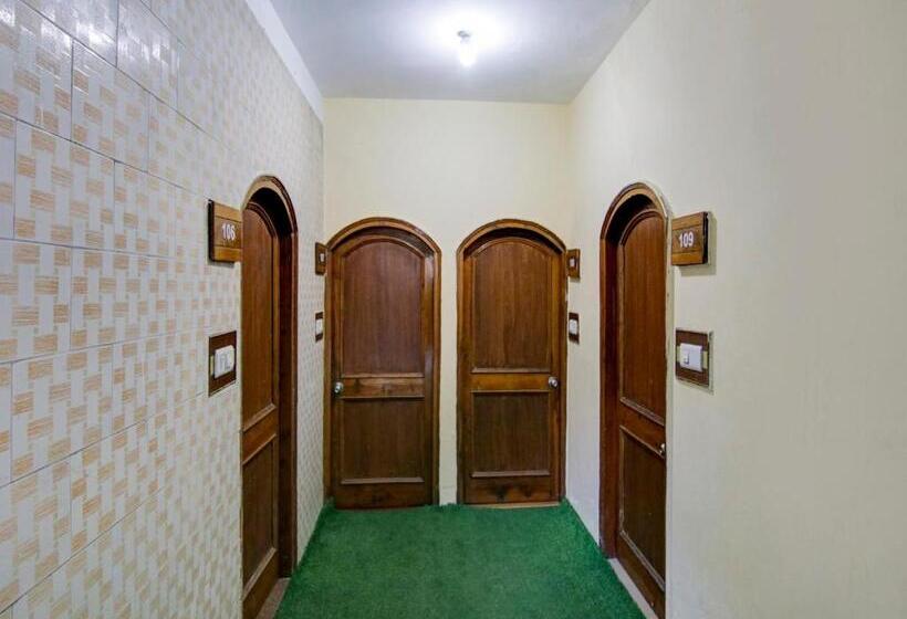 Fabhotel Mayra Grand