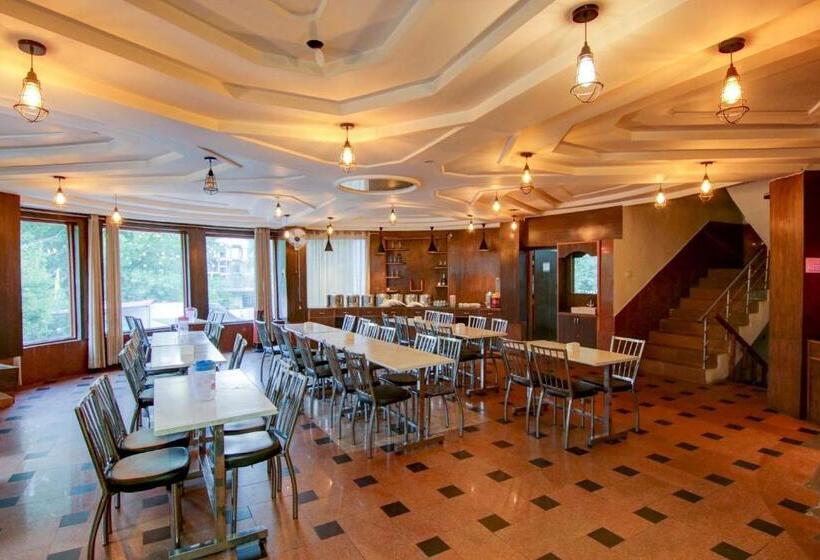 Fabhotel Mayra Grand