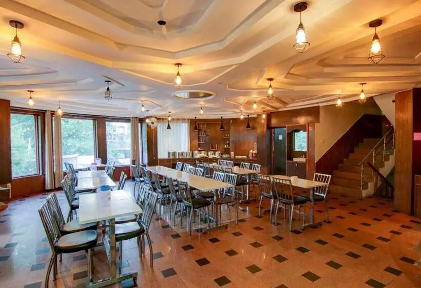 Fabhotel Mayra Grand