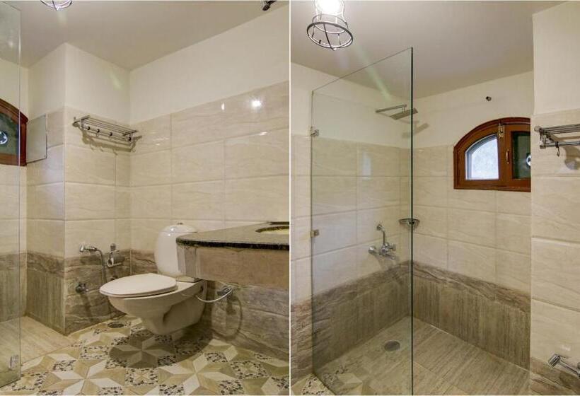 Fabhotel Mayra Grand