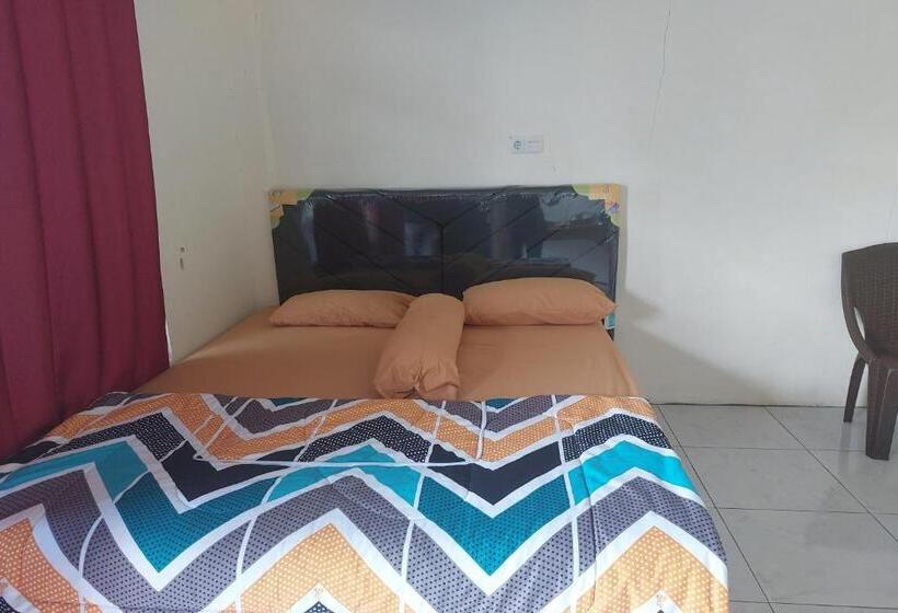 בית מלון כפרי Oyo 92545 Wawi Kadio Homestay